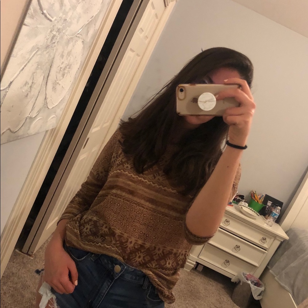 Half sleeve, patterned thin top( not see through)